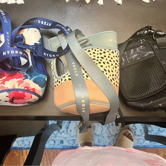 3 Hydrojugs with sleeves - Picture 3 of 5